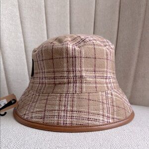 NWT Steve Madden Reversible Plaid Bucket Hat